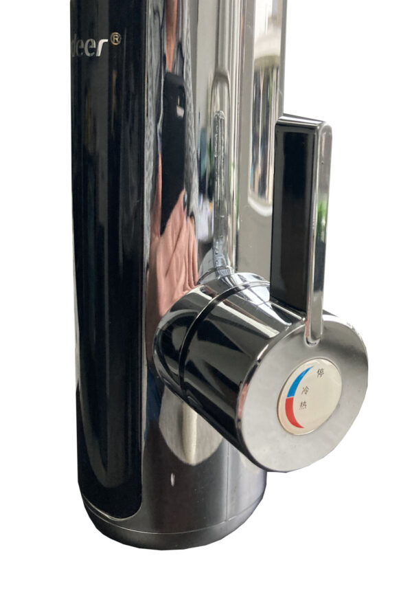 Digitaal bedienbare elektrische warmwater kraan, model 12D-1Y / DEMO-model - Afbeelding 7