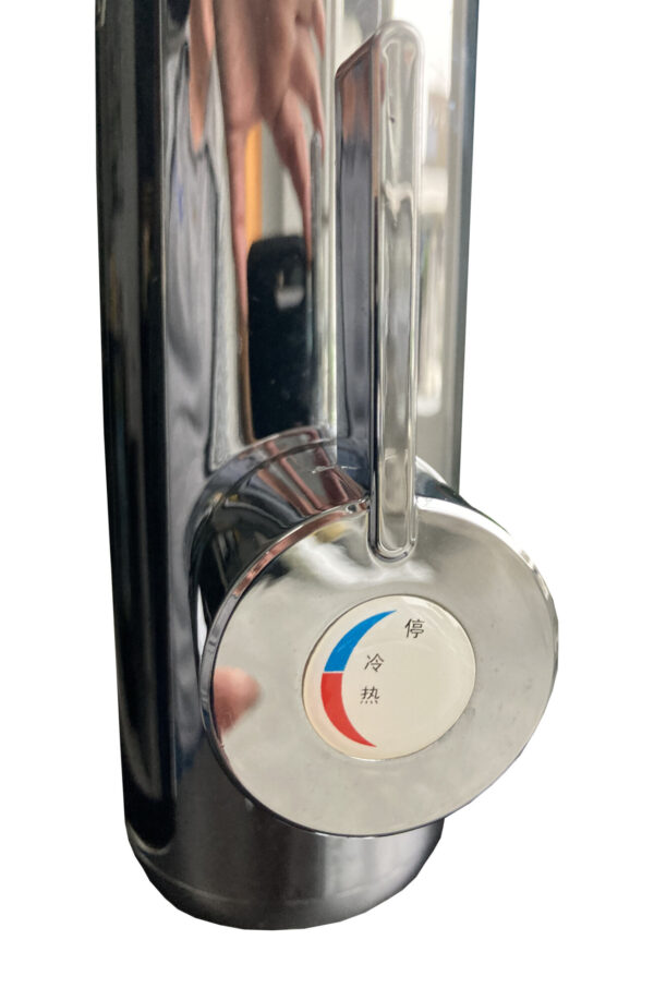 Digitaal bedienbare elektrische warmwater kraan, model 12D-1Y / DEMO-model - Afbeelding 5