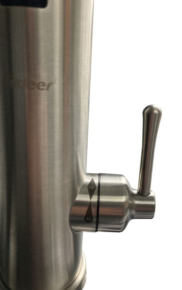 Digitaal bedienbare elektrische warmwater kraan, model 17D-51 / DEMO-model - Afbeelding 4
